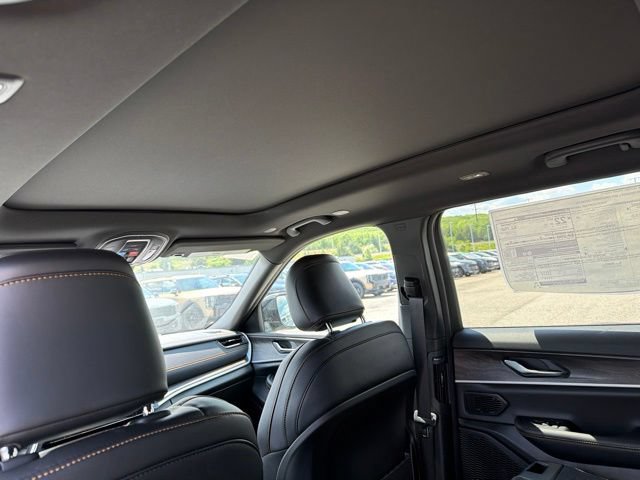 New 2026 Jeep Grand Cherokee L Limited AWD/4WD image 9