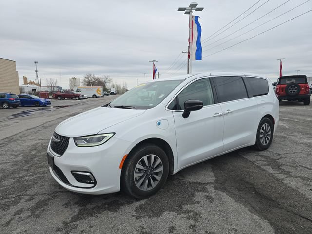 Used 2024 Chrysler Pacifica Limited FWD image 9