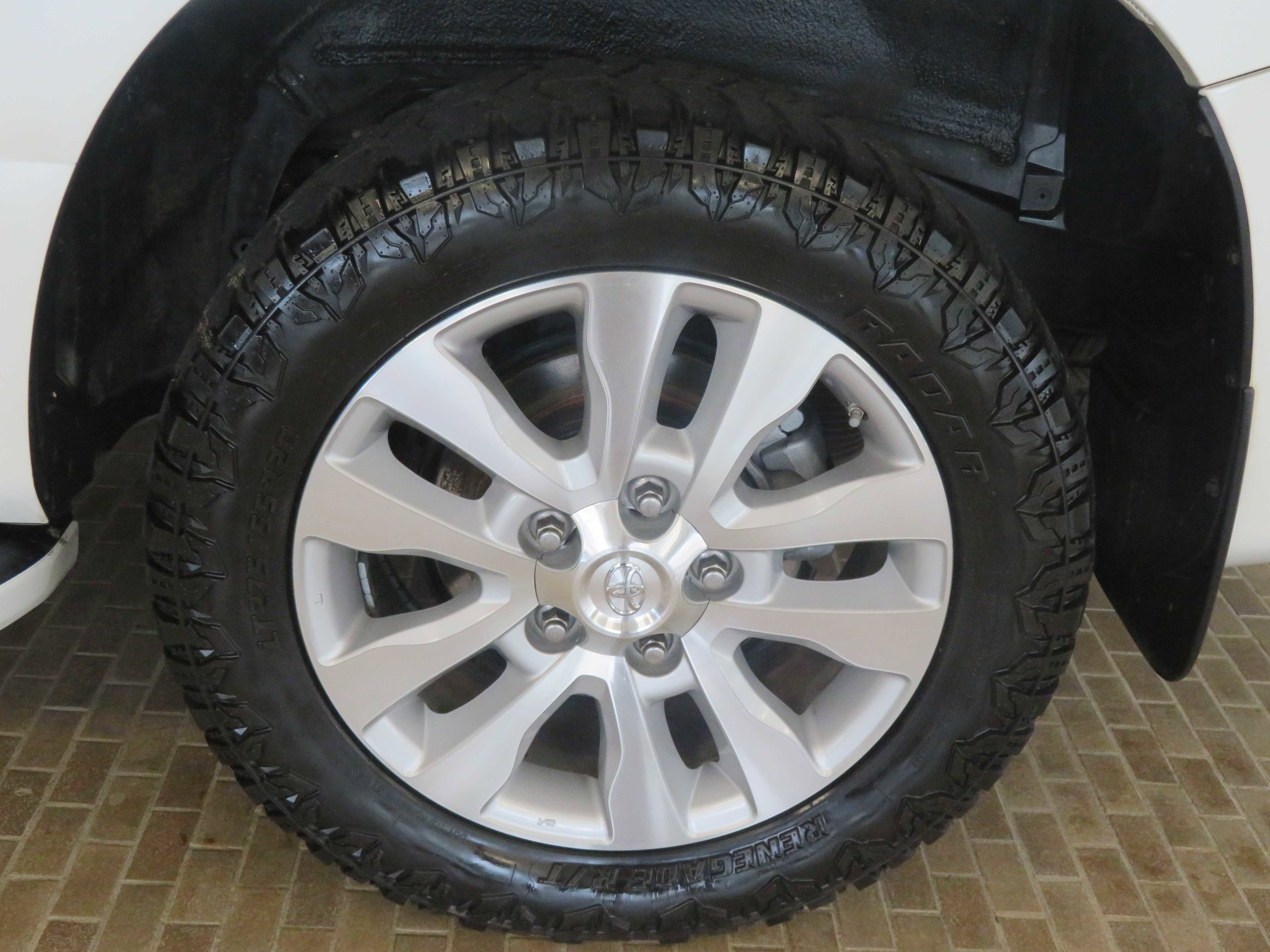 Used 2018 Toyota Sequoia Platinum AWD/4WD image 9