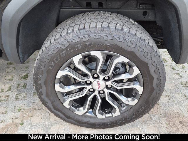 Used 2025 GMC Canyon Denali image 4