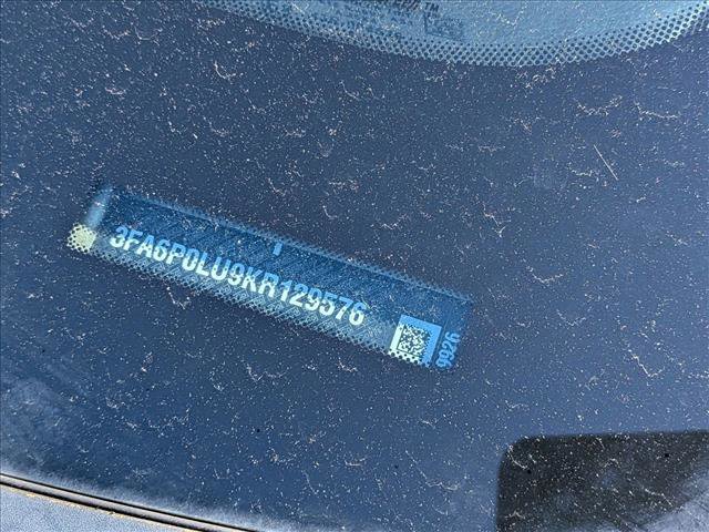 Used 2019 Ford Fusion SE FWD image 16