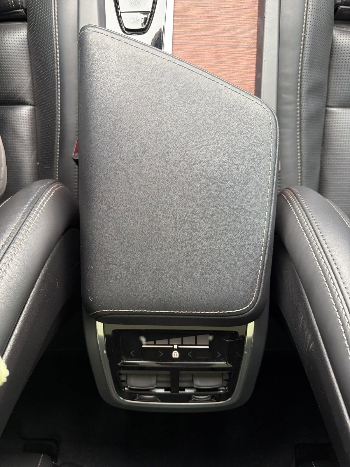 Used 2023 Volvo XC60 B5 Ultimate image 36