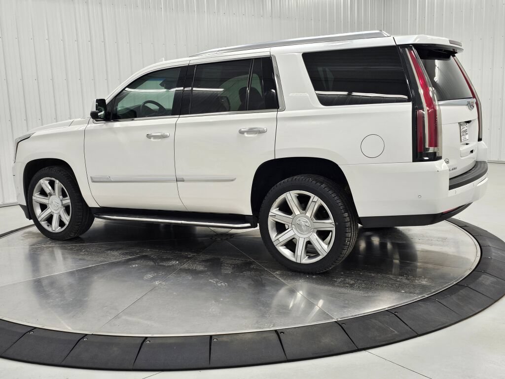 Used 2019 Cadillac Escalade Luxury AWD/4WD image 3