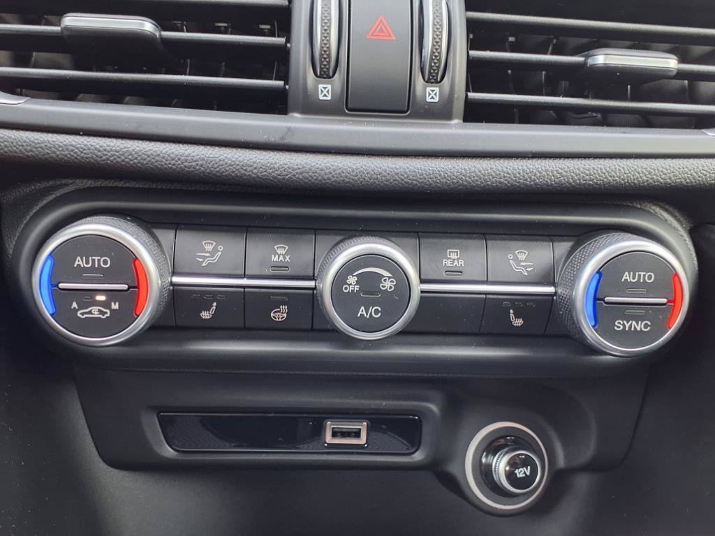 New 2025 Alfa Romeo Giulia w/ Driving Assist Package RWD image 12