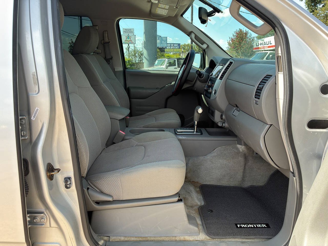 Used 2015 Nissan Frontier SV w/ SV Value Truck Package RWD image 34