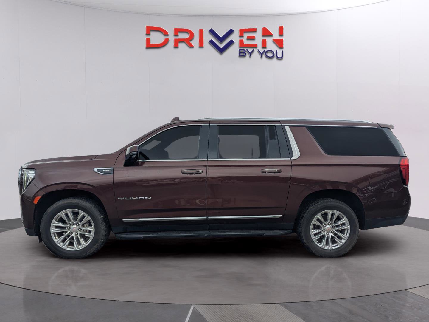 Used 2022 GMC Yukon XL SLT w/ SLT Luxury Package image 2