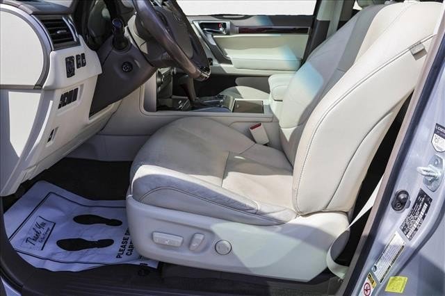 Used 2016 Lexus GX 460 image 11