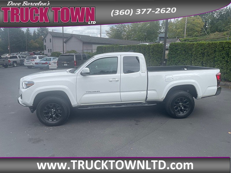 Used 2022 Toyota Tacoma SR5 w/ SR5 Appearance Package (SM) AWD/4WD image 2
