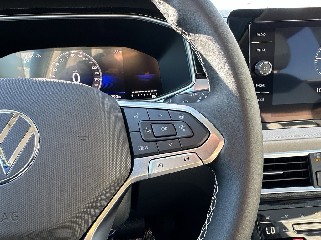 New 2025 Volkswagen Taos SE image 22