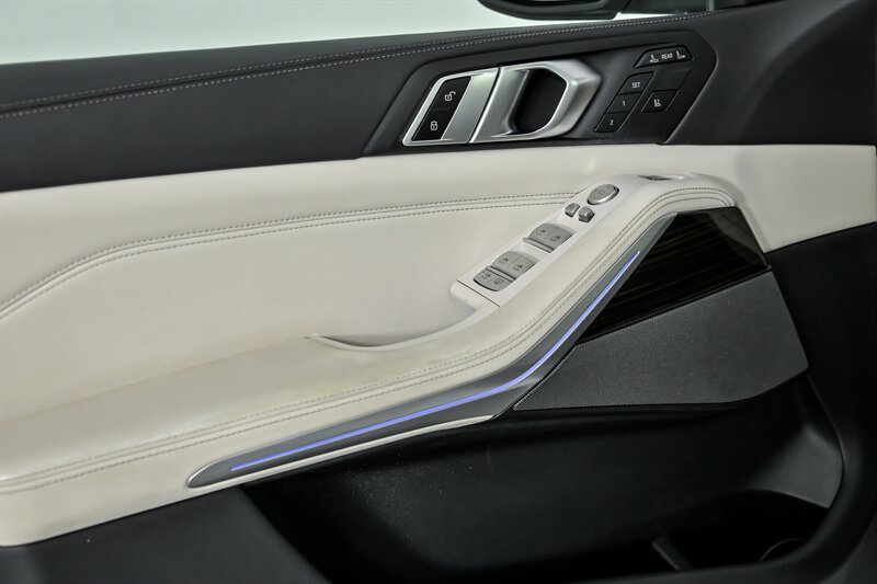 Used 2023 BMW X7 xDrive40i AWD/4WD image 17