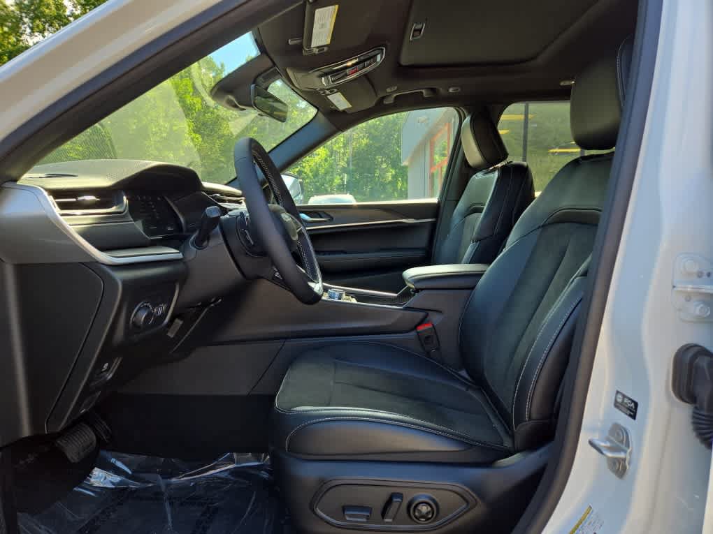 New 2026 Jeep Grand Cherokee Altitude AWD/4WD image 12