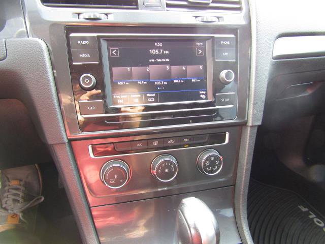 Used 2018 Volkswagen Golf S image 17