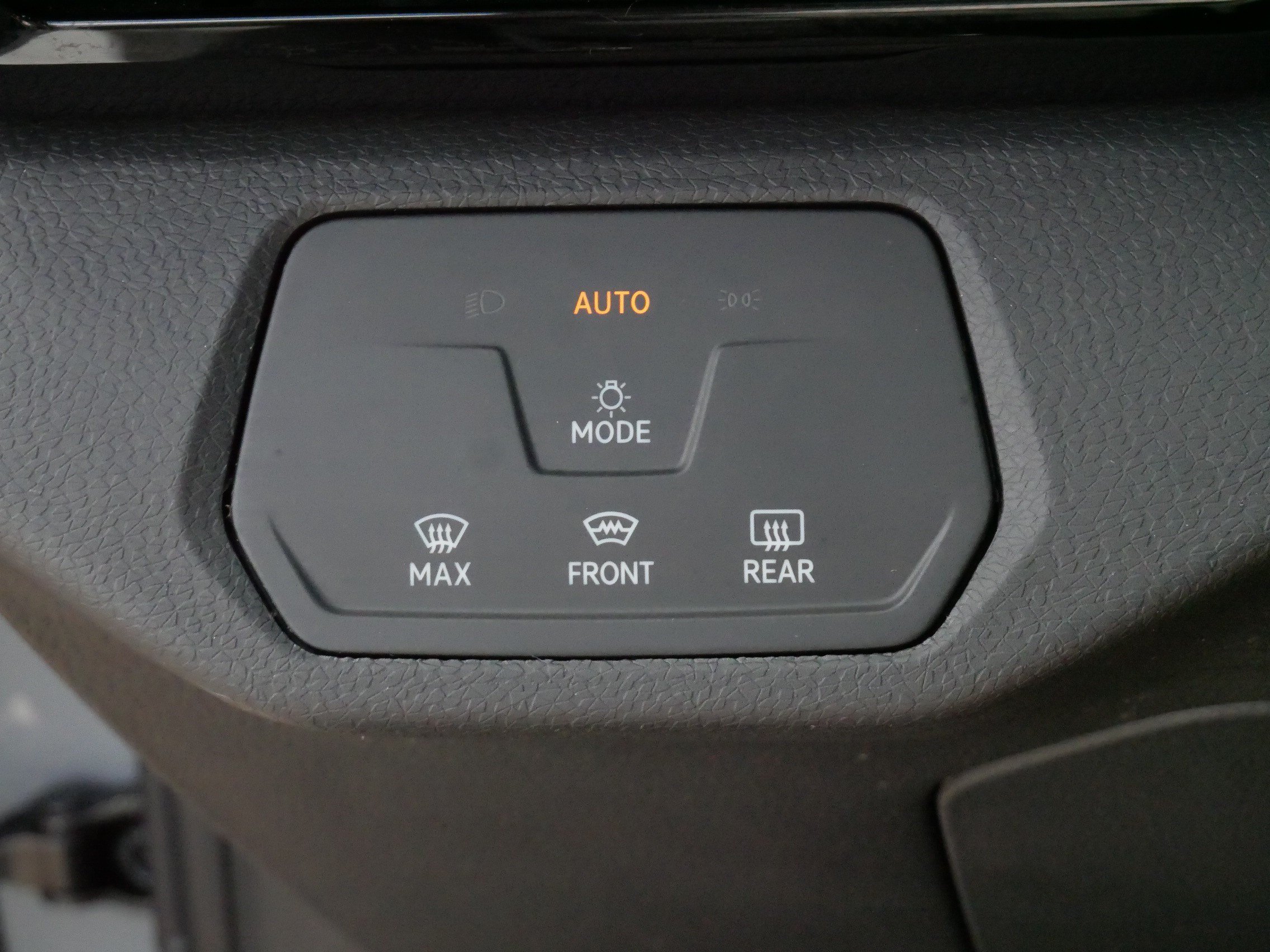 Certified 2022 Volkswagen ID.4 Pro AWD/4WD image 25