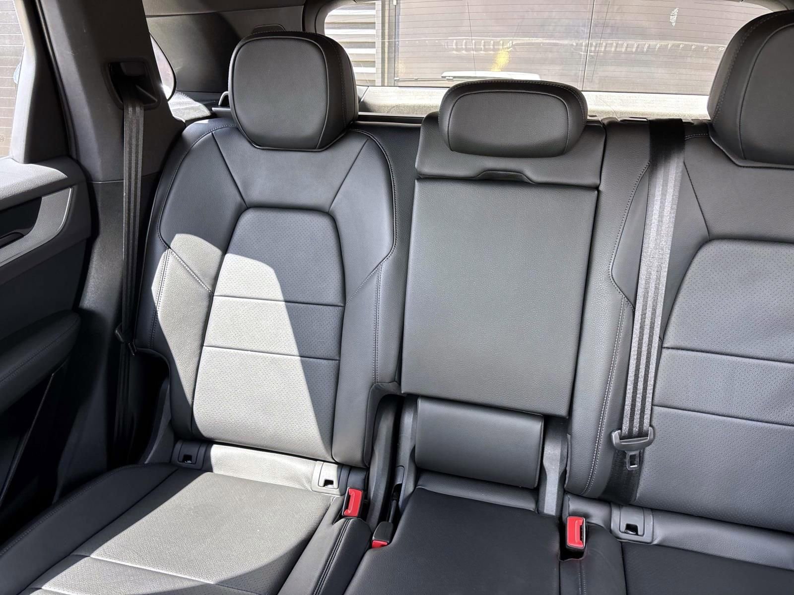 Used 2025 Porsche Cayenne AWD/4WD image 37