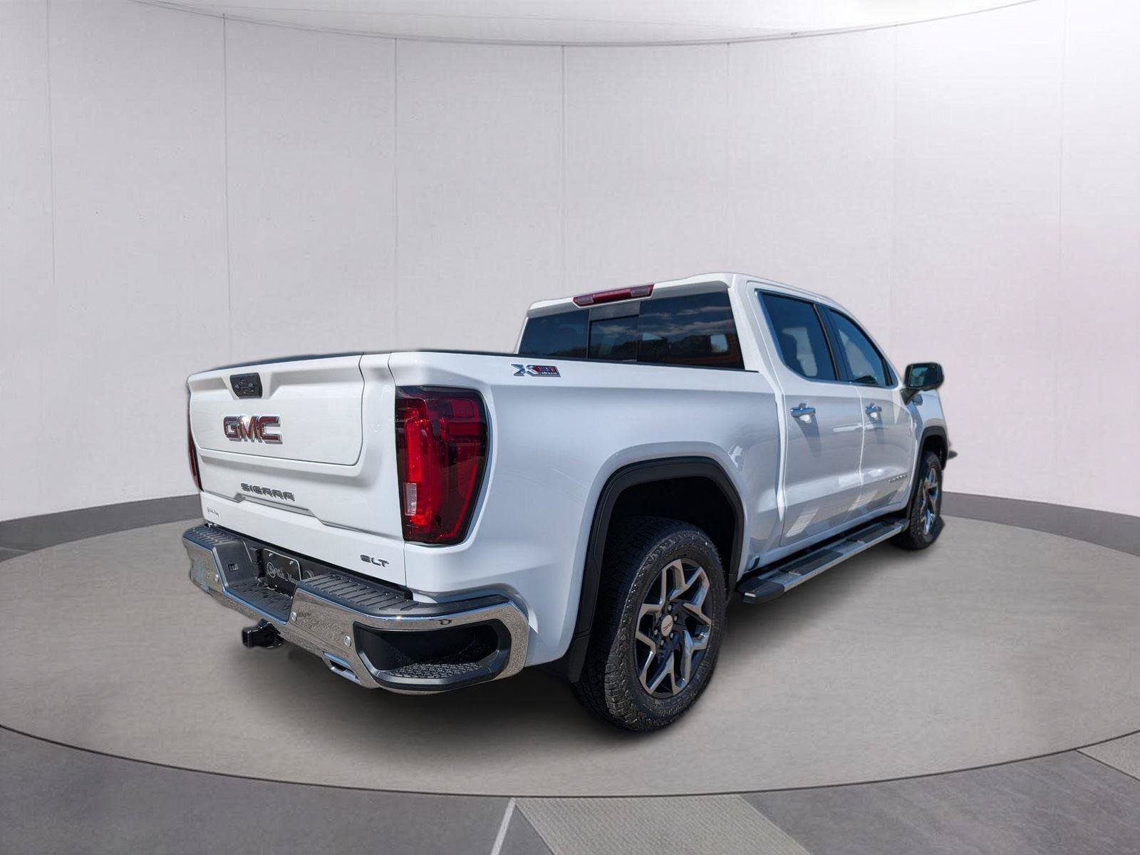 New 2026 GMC Sierra 1500 SLT w/ SLT Premium Plus Package AWD/4WD image 3
