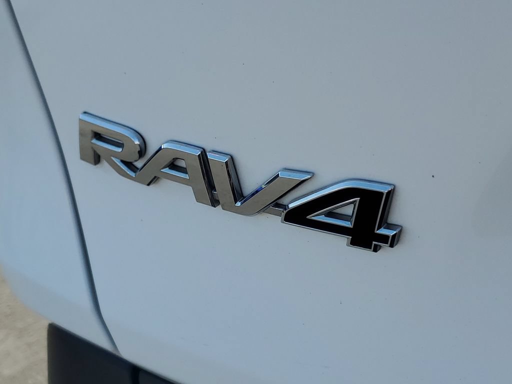 Used 2023 Toyota RAV4 XLE AWD/4WD image 10