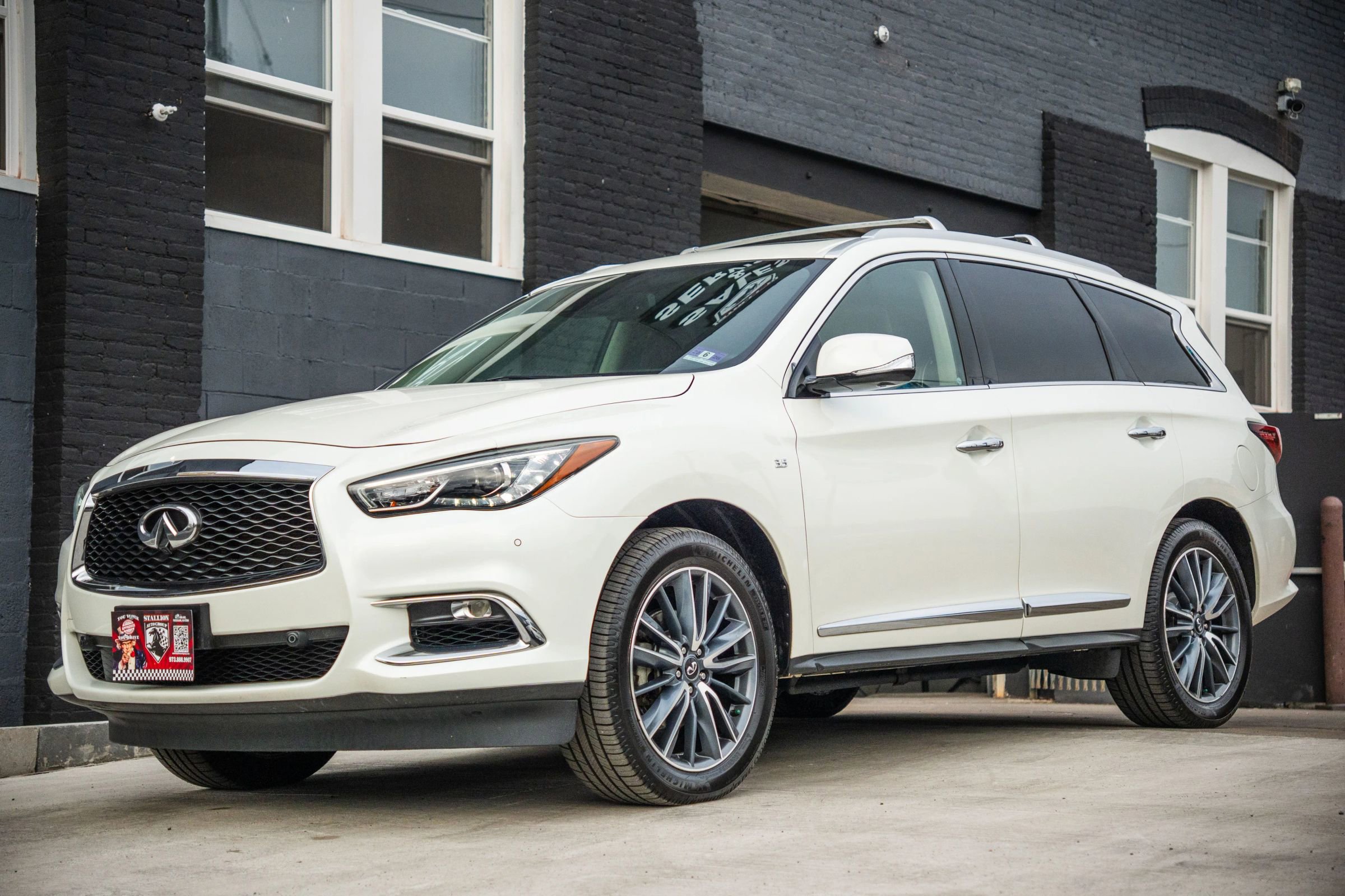 Used 2019 INFINITI QX60 Luxe w/ Sensory Package image 3