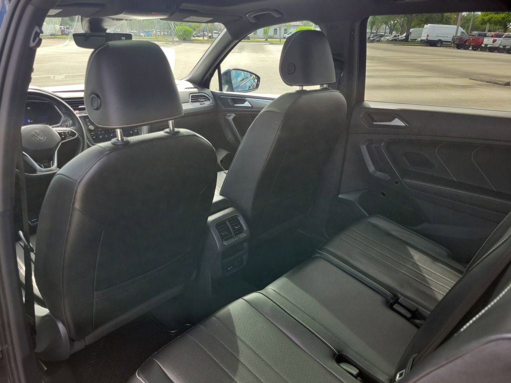 Used 2022 Volkswagen Tiguan SE R-Line image 12