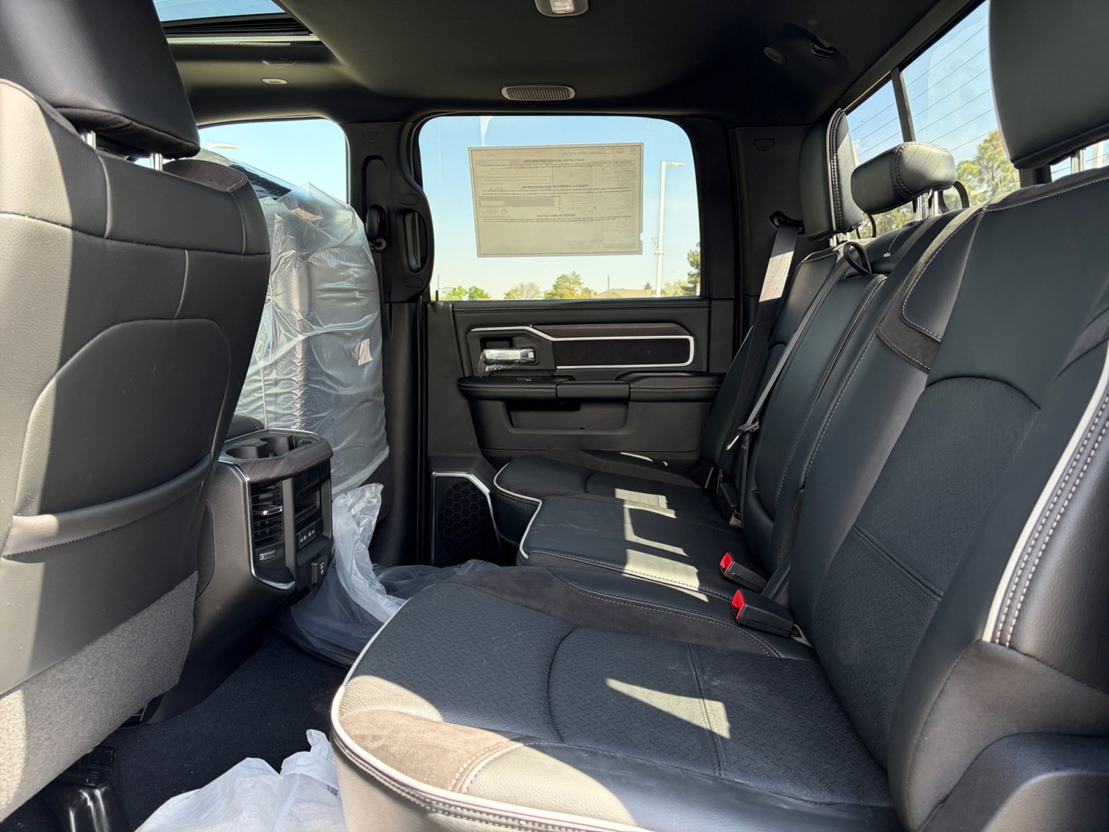 New 2026 RAM 2500 Laramie AWD/4WD image 18