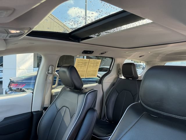 Used 2023 Chrysler Pacifica Limited w/ Uconnect Theater Family Group FWD image 34