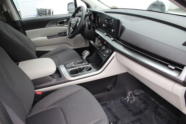 Certified 2024 Kia Carnival LX FWD image 32