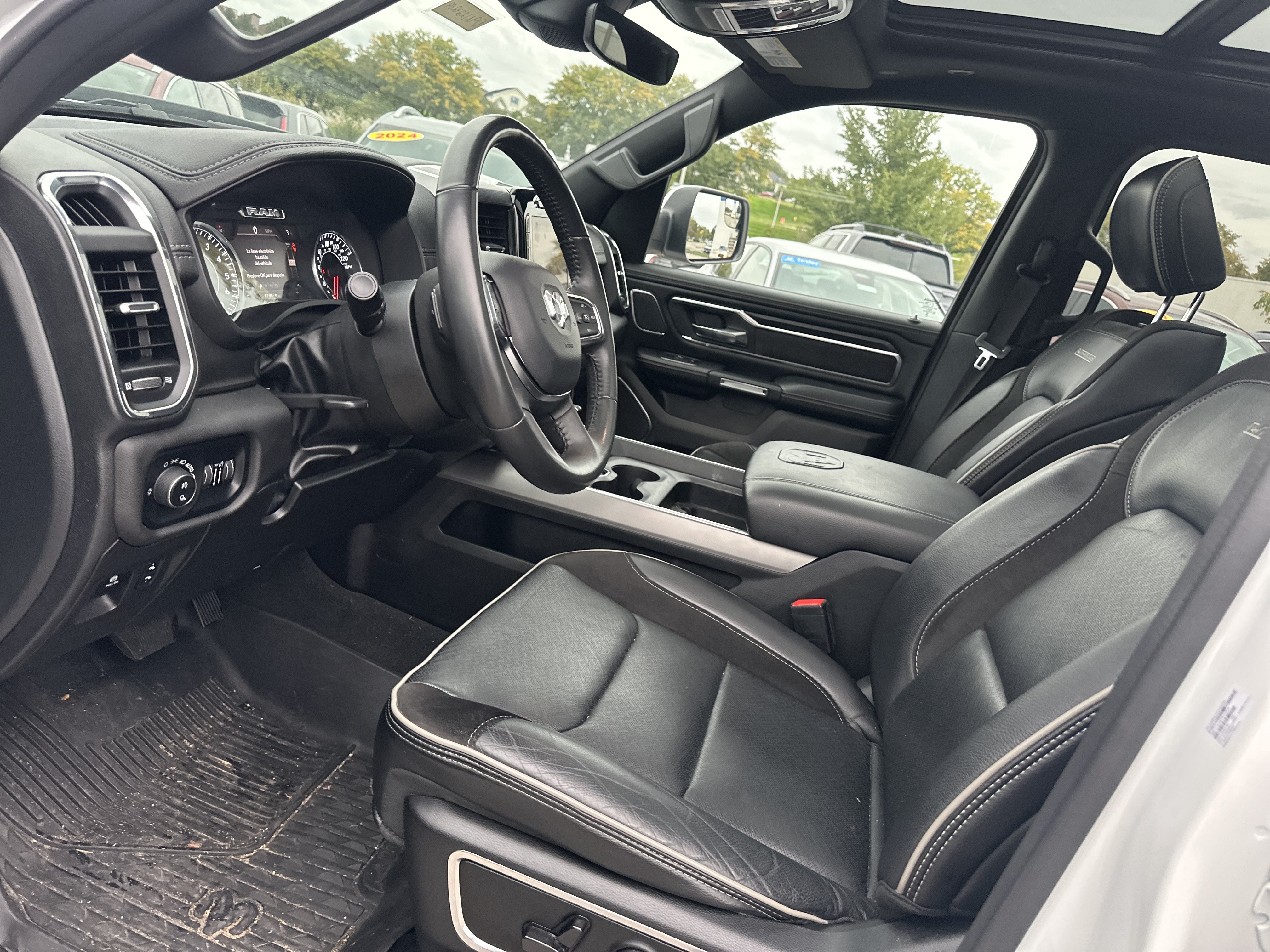 Used 2024 RAM 1500 Laramie AWD/4WD image 11