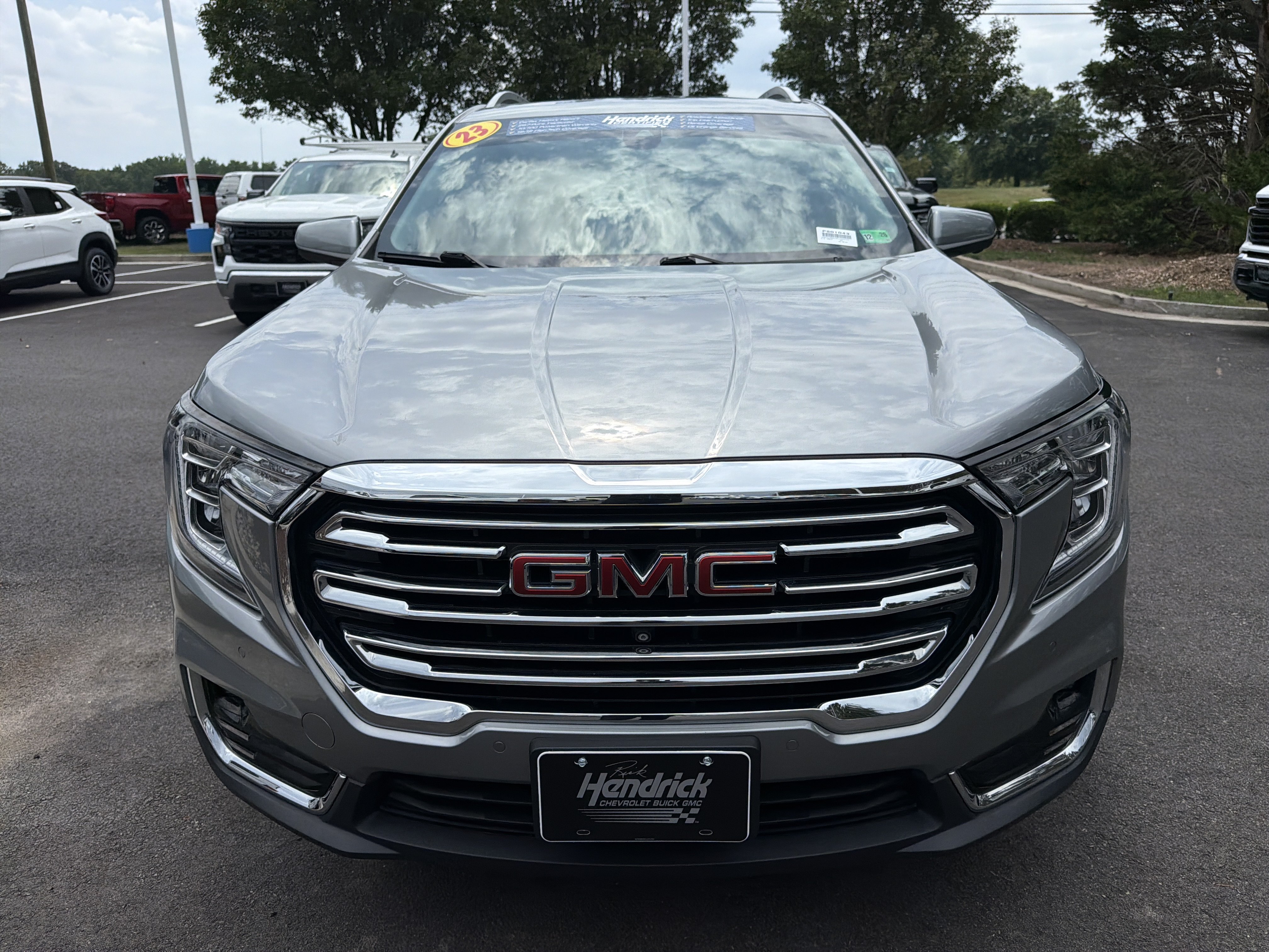 Used 2023 GMC Terrain SLT w/ Tech Package FWD image 3