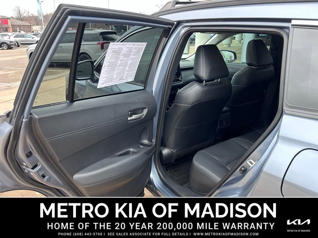 Used 2023 Toyota Corolla Cross XLE image 31