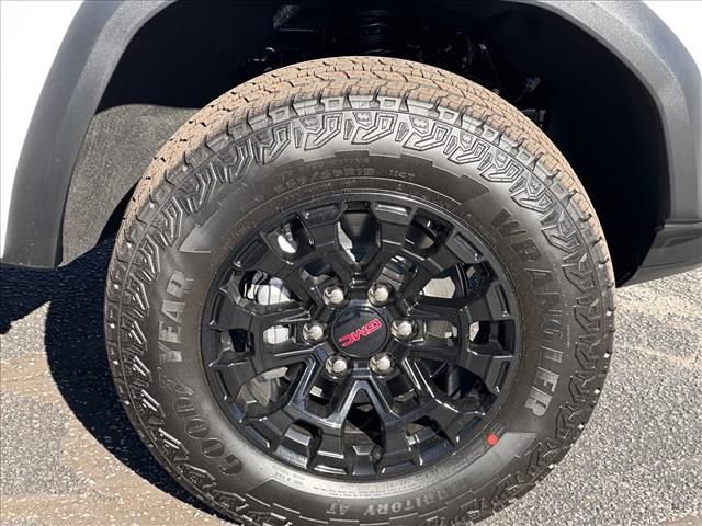 New 2026 GMC Canyon Elevation w/ Convenience Package image 14