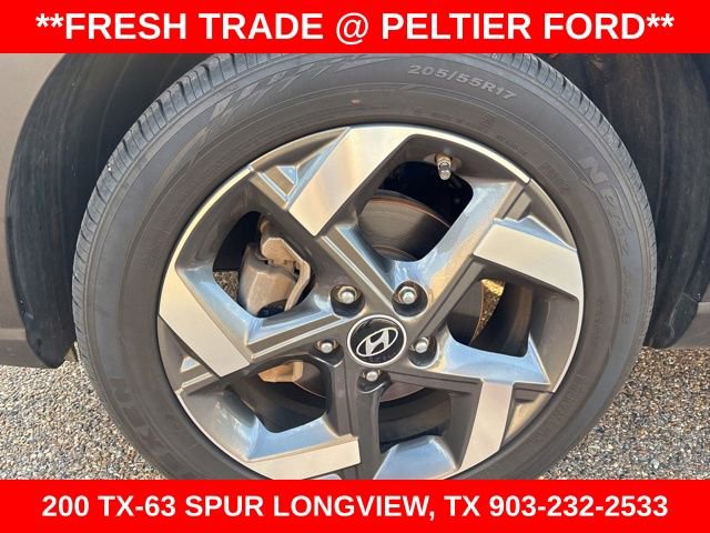 Used 2023 Hyundai Venue Limited image 5