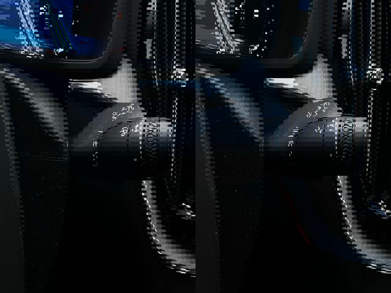 Used 2025 Volvo XC60 B5 Plus w/ Protection Package Premier image 38