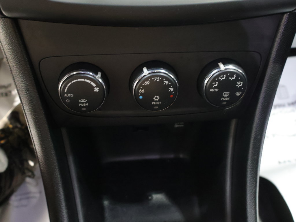 Used 2013 Dodge Avenger R/T FWD image 26