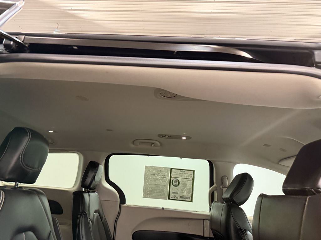 Used 2024 Chrysler Pacifica Touring-L FWD image 18