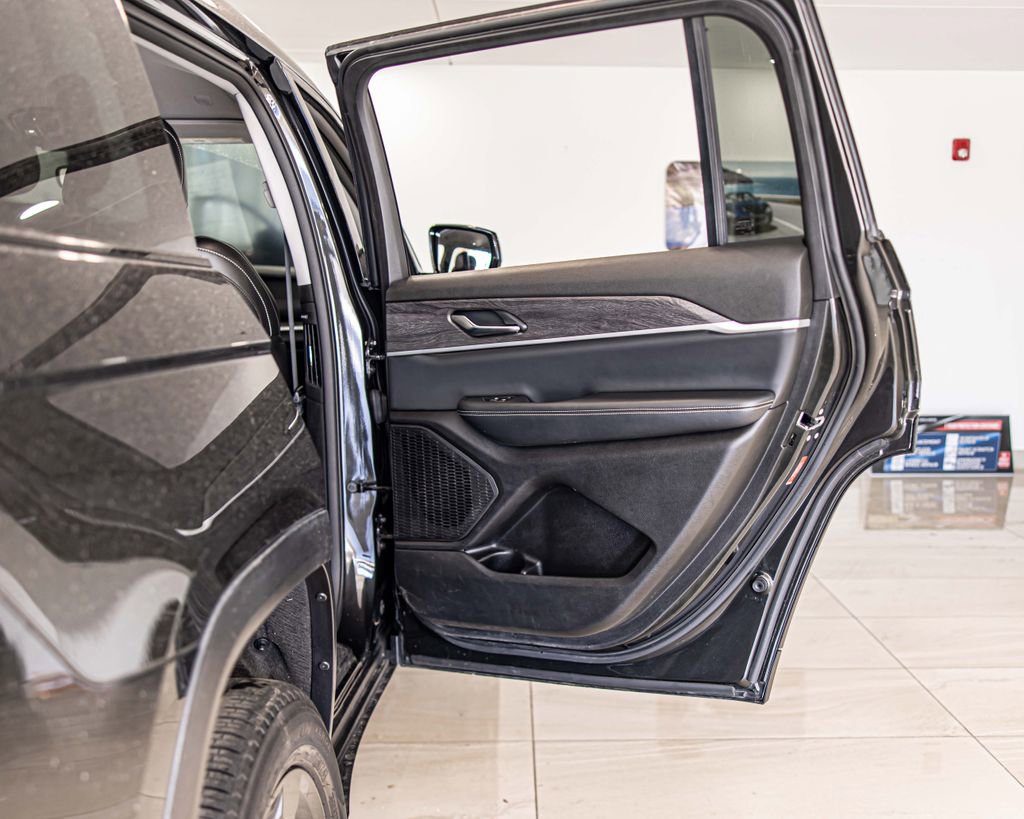 Used 2023 Jeep Grand Cherokee L Limited w/ Black Appearance Package image 42