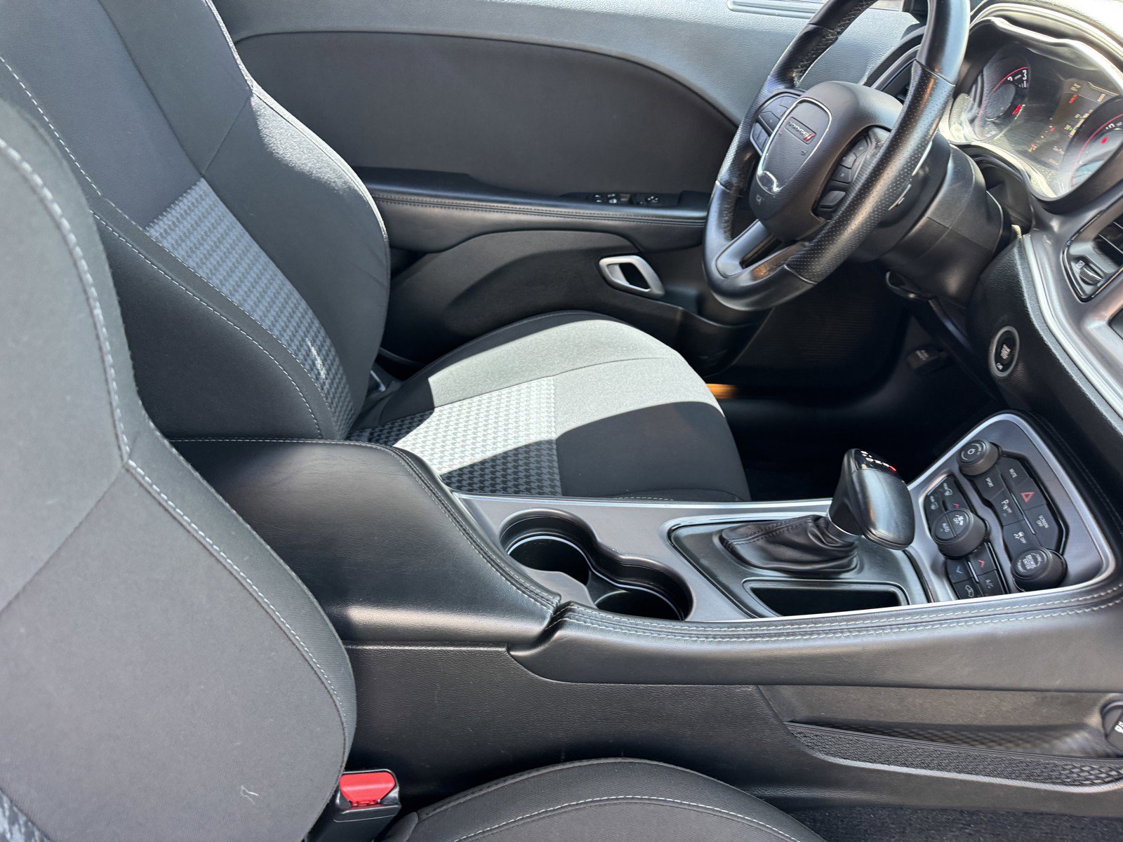 Used 2022 Dodge Challenger R/T w/ Driver Convenience Group RWD image 8