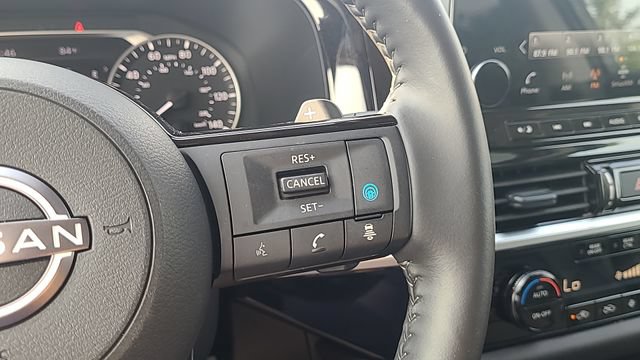 Used 2025 Nissan Pathfinder SL AWD/4WD image 17