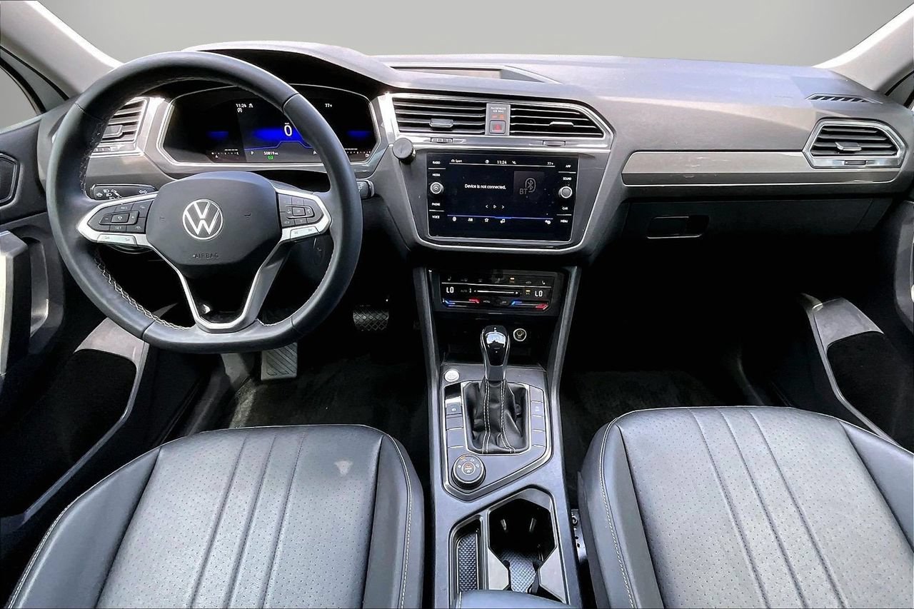 Used 2023 Volkswagen Tiguan SE AWD/4WD image 14