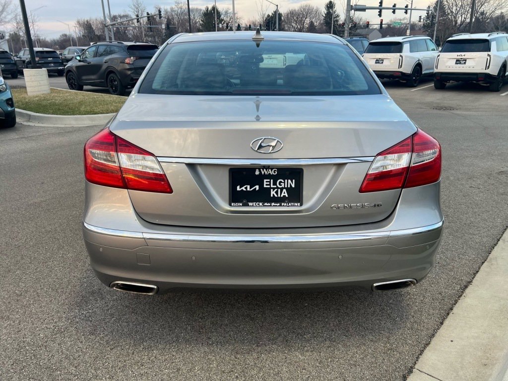 Used 2012 Hyundai Genesis 4.6 image 4