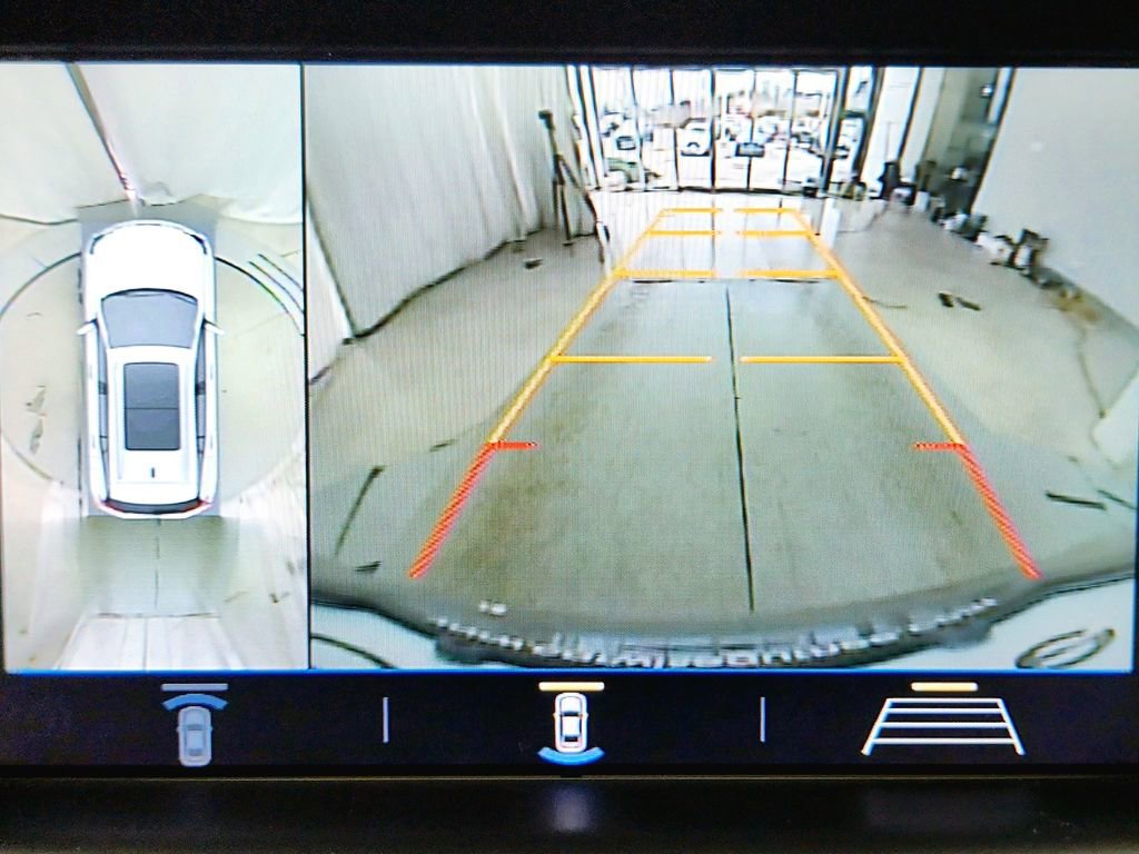 Used 2018 GMC Terrain Denali w/ Advanced Safety Package AWD/4WD image 19