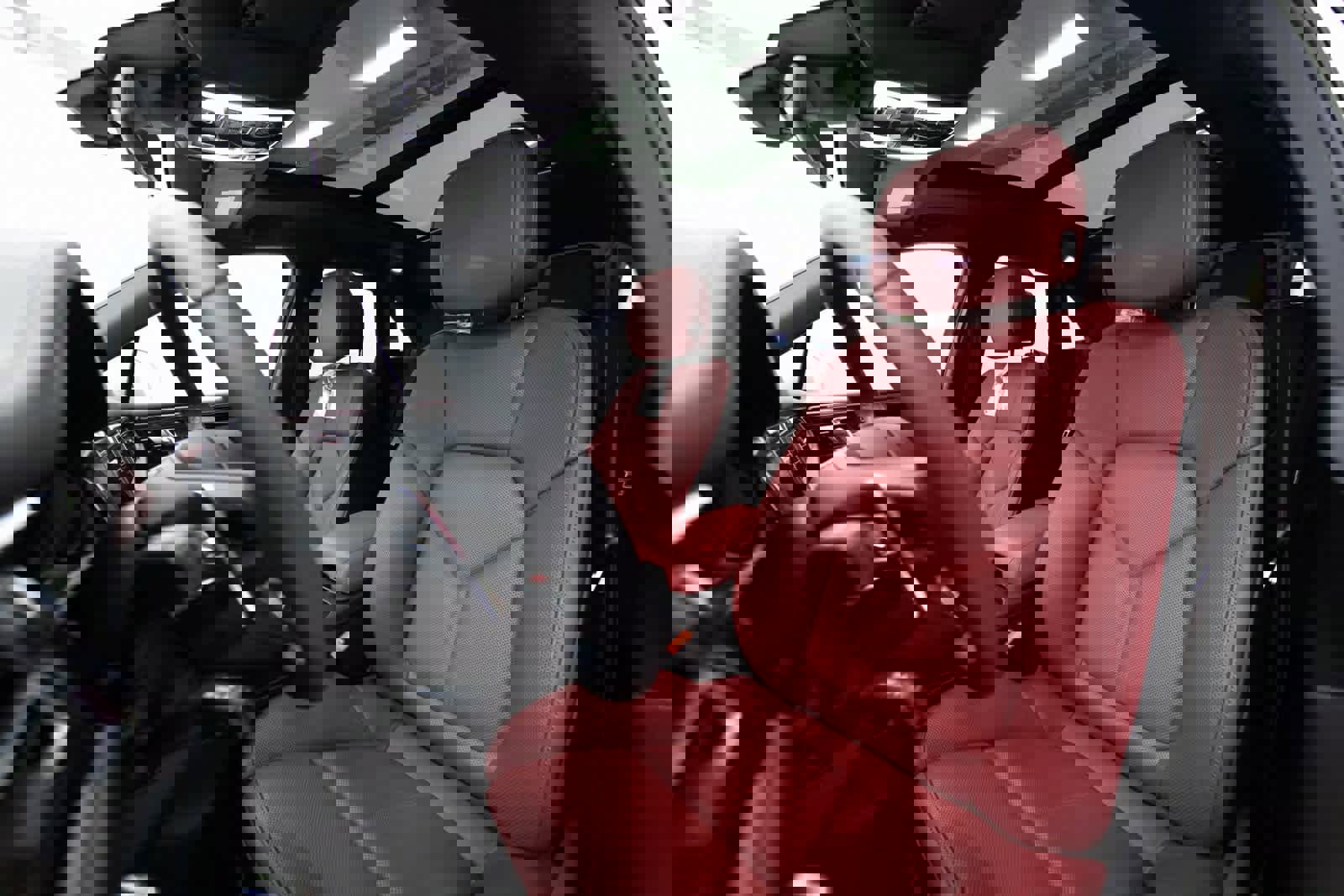 Certified 2025 Porsche Macan image 5