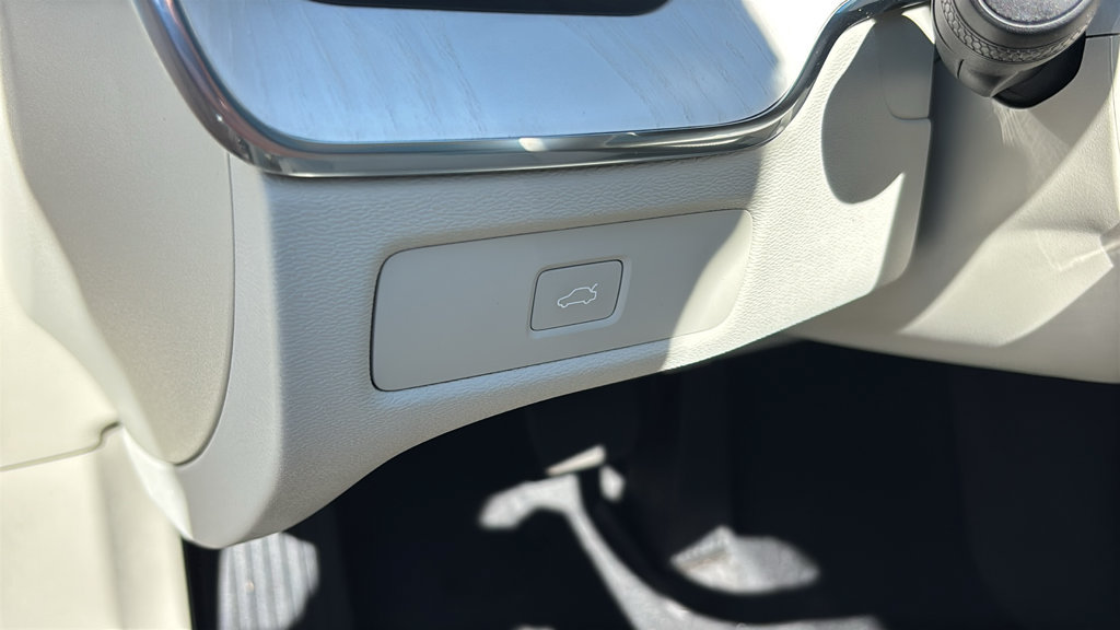 New 2027 Volvo XC60 B5 Ultra AWD/4WD image 15