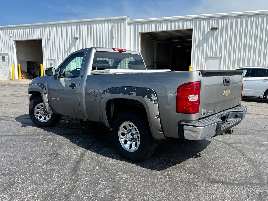Used 2007 Chevrolet Silverado 1500 W/T w/ LS Package RWD image 3