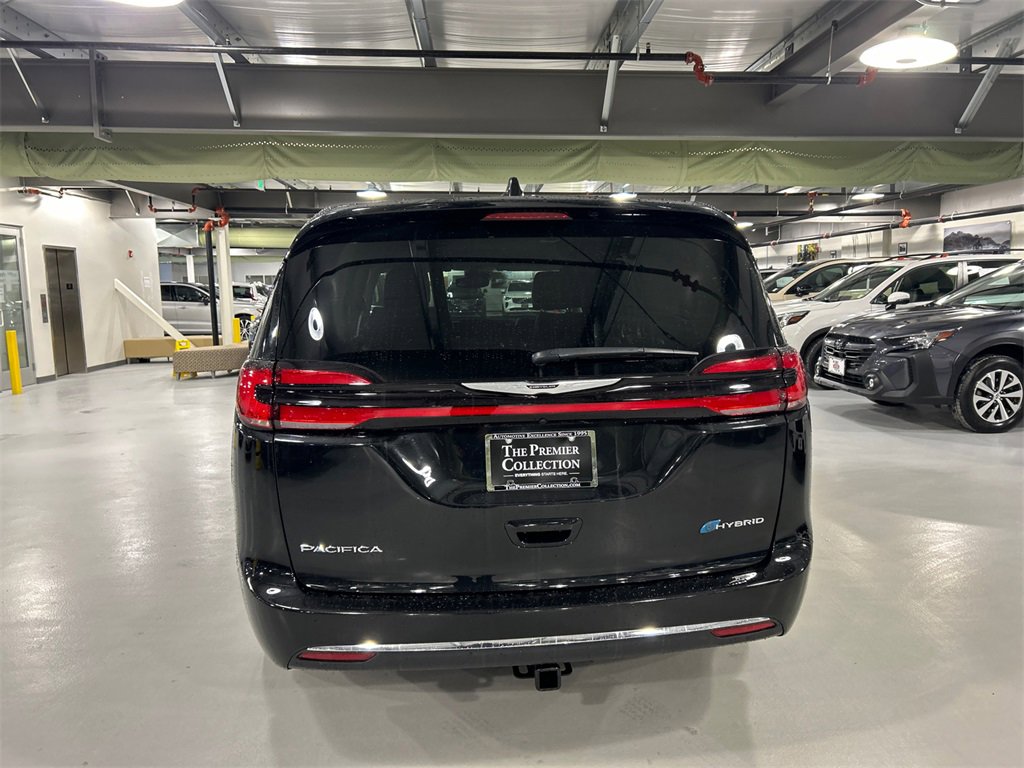 Used 2022 Chrysler Pacifica Touring-L image 3