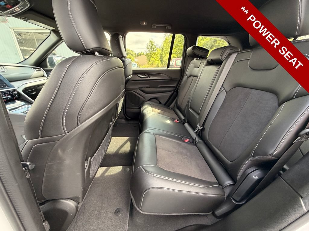 Used 2024 Jeep Grand Cherokee Altitude AWD/4WD image 15