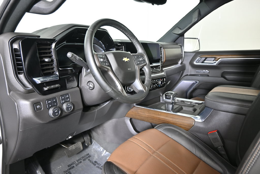 Used 2024 Chevrolet Silverado 1500 High Country w/ Technology Package AWD/4WD image 23