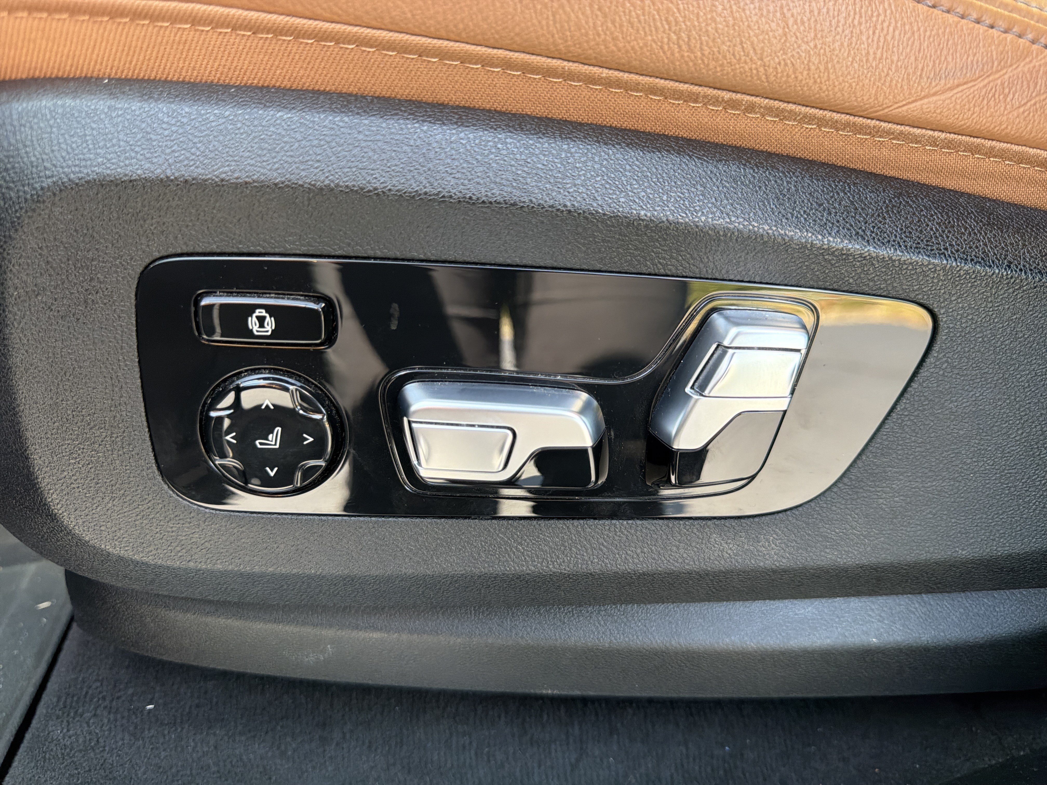 Used 2022 BMW X7 M50i w/ Dynamic Handling Package AWD/4WD image 17