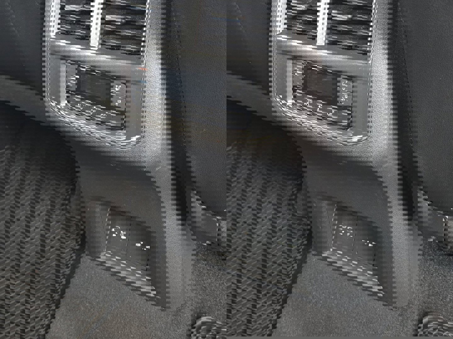 Used 2023 Volkswagen Atlas SE image 27