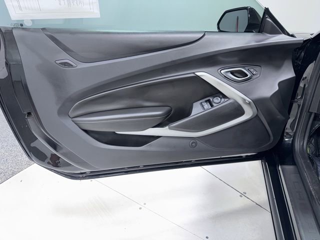 Used 2016 Chevrolet Camaro LT RWD image 8