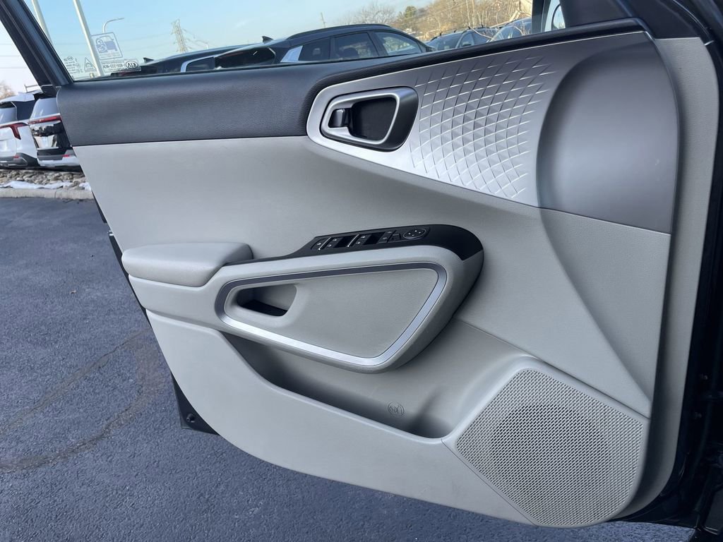 Used 2020 Kia Soul LX FWD image 18