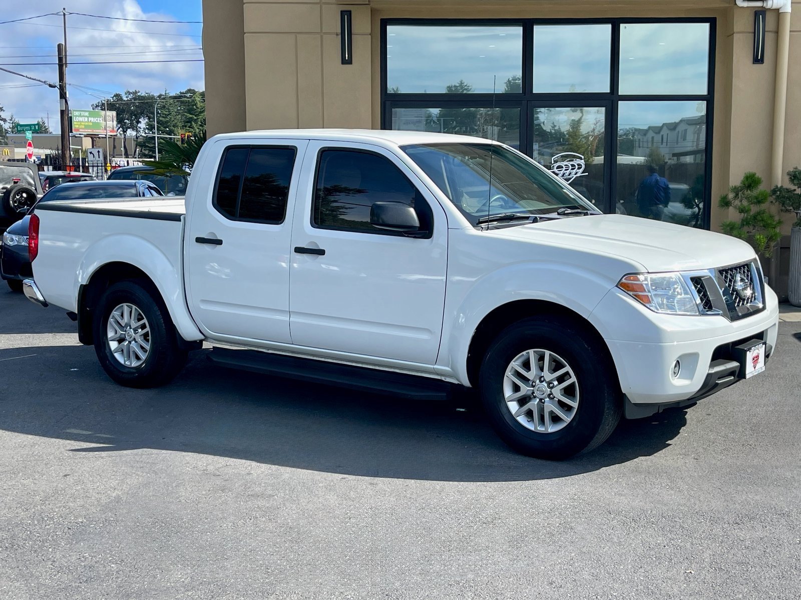 Used 2019 Nissan Frontier SV image 1